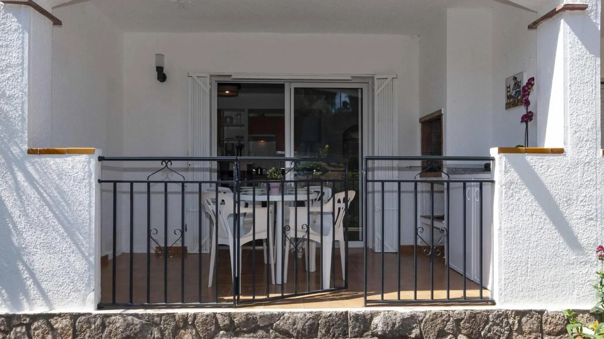 Apartment In Roses With Mountain Views ספרד